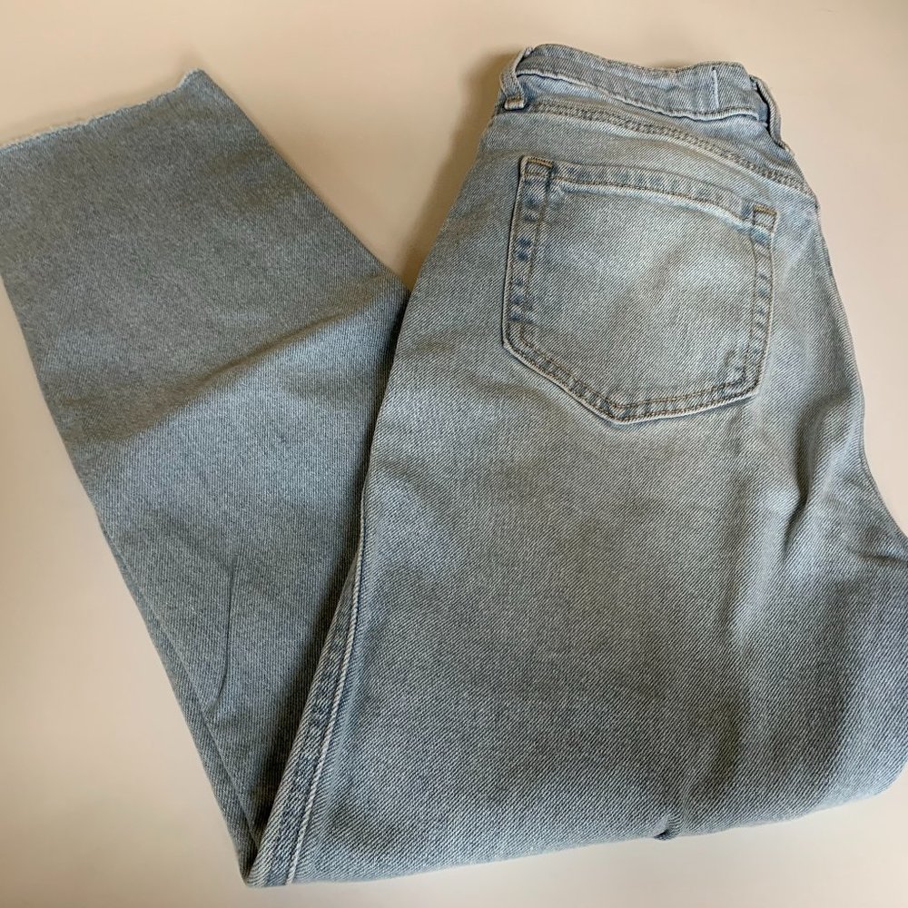 HOLLISTER ULTRA HIGH RISE MOM JEAN